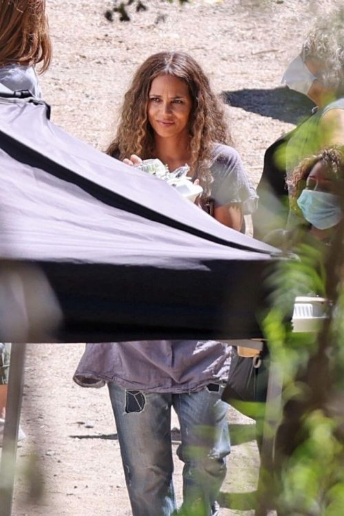 Halle Berry Filming Commercial for Sweaty Betty Workout Clothes in Malibu 09/14/2021 4