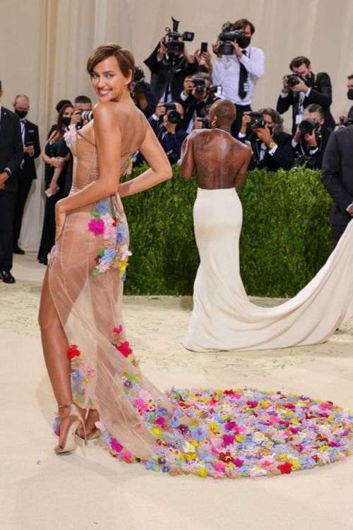 Irina Shayk Displays Her Figure in a Nude Moschino Dress at 2021 Met Gala 09/13/2021 9