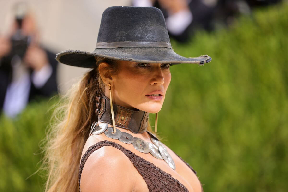 Jennifer Lopez attends 2021 Met Gala in New York 09/13/2021 3