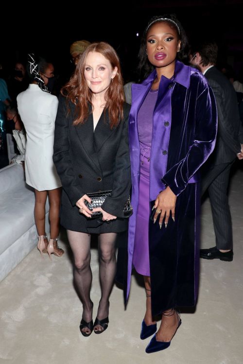 Julianne Moore Attends Tom Ford Fashion Show in New York 09/12/2021 1