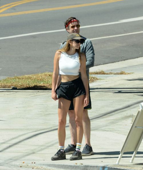 Keeley Hazell and Jason Sudeikis Steps Out Hiking in Los Angeles 09/12/2021 1