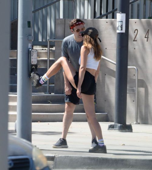 Keeley Hazell and Jason Sudeikis Steps Out Hiking in Los Angeles 09/12/2021 2