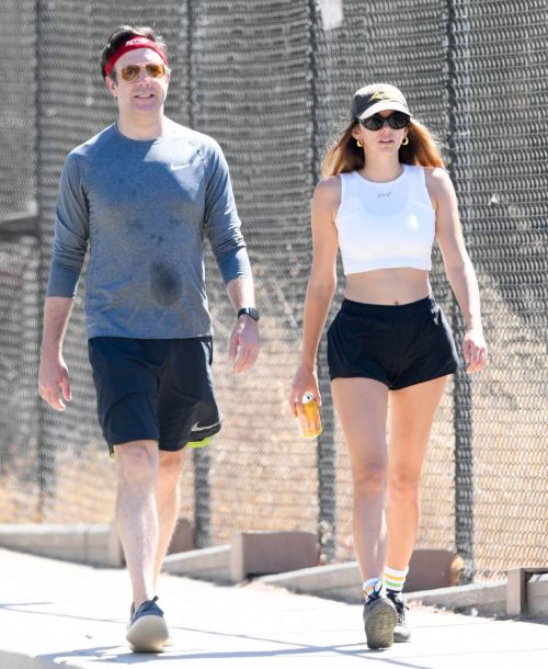 Keeley Hazell and Jason Sudeikis Steps Out Hiking in Los Angeles 09/12/2021 3