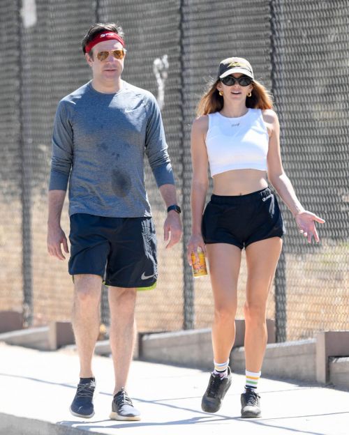 Keeley Hazell and Jason Sudeikis Steps Out Hiking in Los Angeles 09/12/2021 4