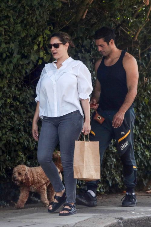 Kelly Brook Day Out in White Shirt and Denim in London 09/12/2021 6