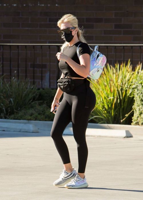 Khloe Kardashian Out and About in Woodland Hills 09/13/2021