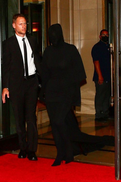Kim Kardashian in Balenciaga Dress Arrives at The Met Gala in 2021 2