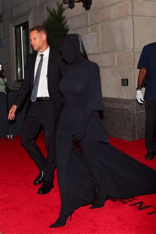 Kim Kardashian in Balenciaga Dress Arrives at The Met Gala in 2021 3