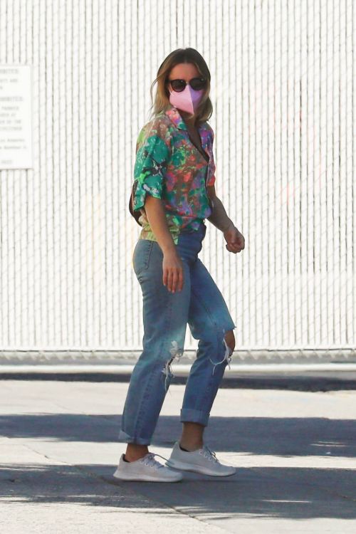 Kristen Bell Day Out for Shopping in Los Angeles 09/14/2021 1