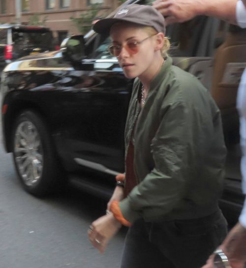 Kristen Stewart Arrives at Carlyle in New York 09/14/2021 2