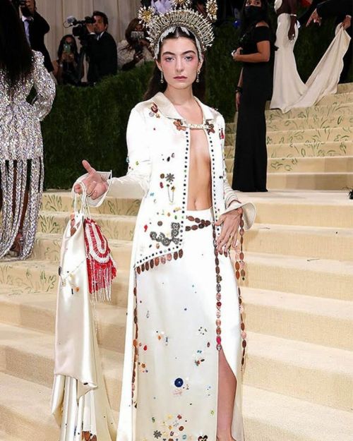 Lorde Attends 2021 Met Gala in New York 09/13/2021 1