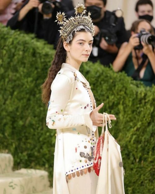 Lorde Attends 2021 Met Gala in New York 09/13/2021 3