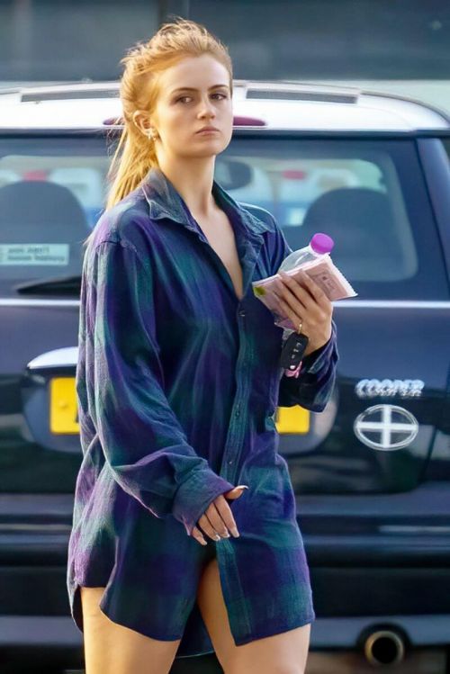 Maisie Smith Steps Out in Borehamwood 09/13/2021 5