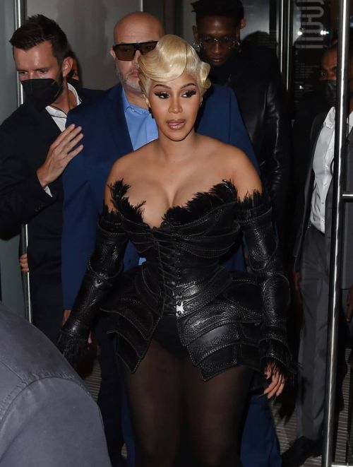 Cardi B Attends Thierry Mugler - Couturissime Photocall at Paris Fashion Week 09/28/2021 5