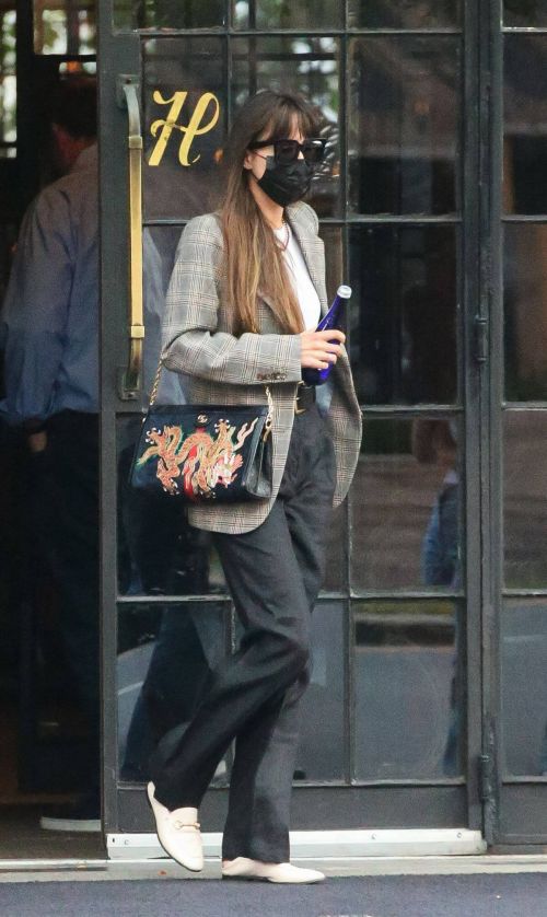 Dakota Johnson Day Out in New York 09/27/2021 5