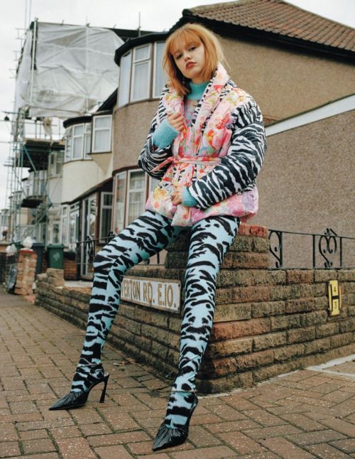 Aimee Lou Wood Photoshoot for Schon! Magazine, October 2021 Issue 5