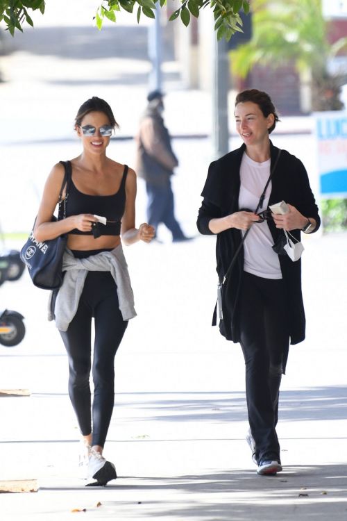 Alessandra Ambrosio out with her friend to Morning Pilates in Santa Monica 11/04/2021 4