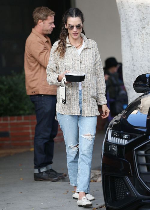 Alessandra Ambrosio seen in Ripped Jeans Out for a Late Lunch in Brentwood 10/31/2021 5