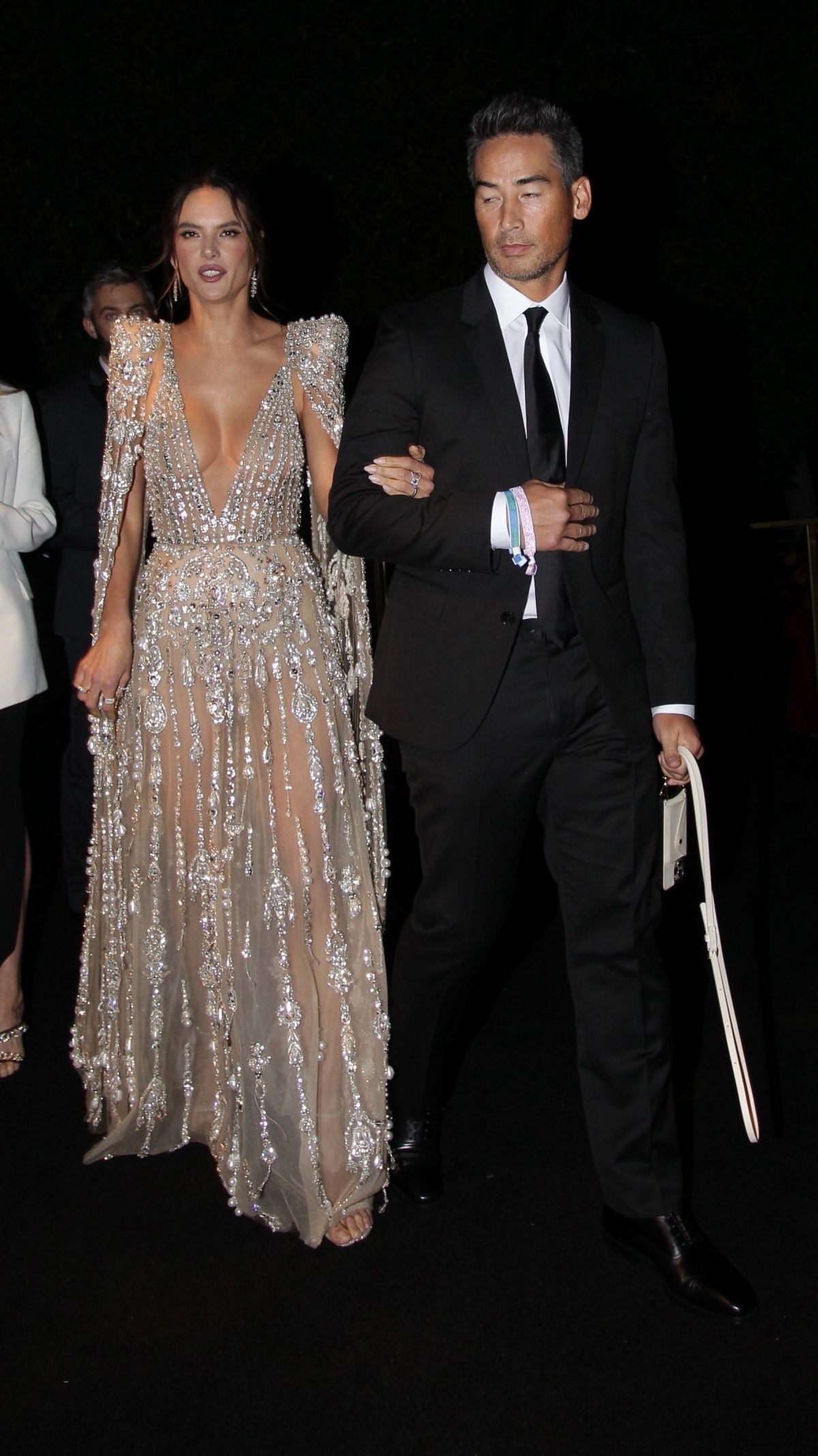 Alessandra Ambrosio with her model boyfriend Richard Lee at amfAR Gala 2021  in Los Angeles 11/04/2021 | Celebskart