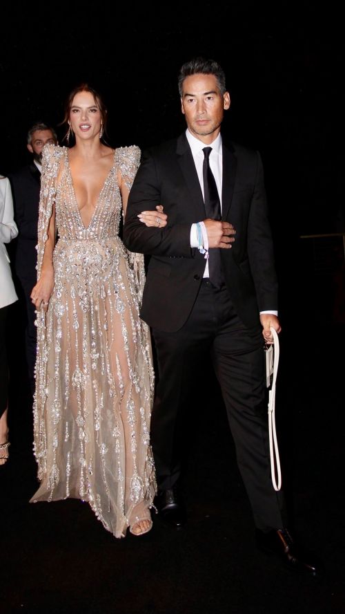 Alessandra Ambrosio with her model boyfriend Richard Lee at amfAR Gala 2021 in Los Angeles 11/04/2021 2