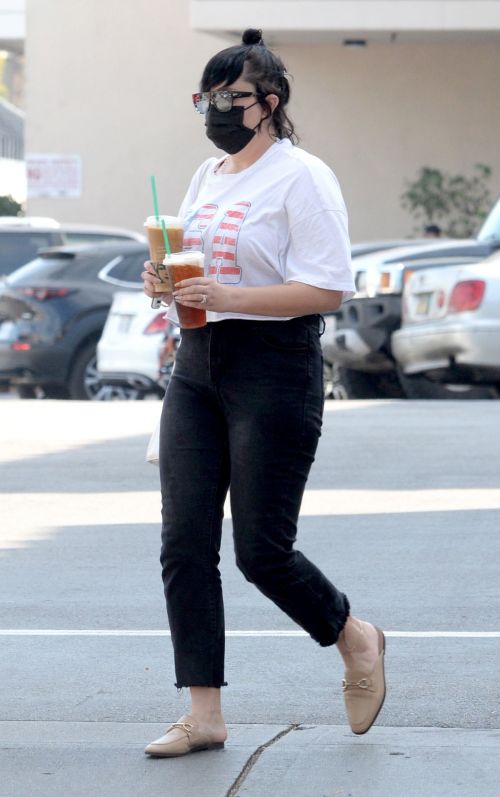 Amanda Bynes in White Top with Black Jeans Out in West Hollywood 11/02/2021 3