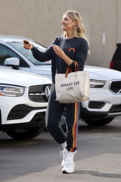 Amanda Kloots arrives at Dance Practice in Los Angeles 11/19/2021 2
