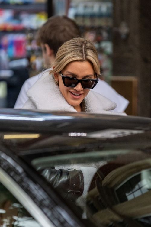 Ashley Roberts at Global Radio Studios in London 11/04/2021 5