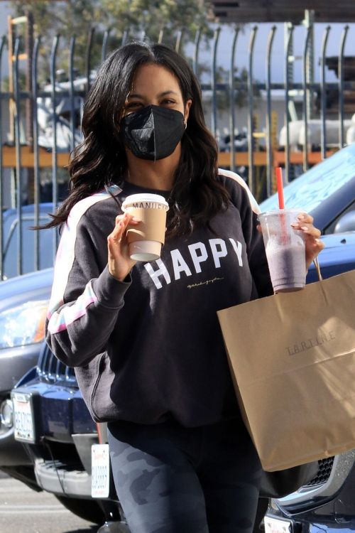 Britt Stewart arrives at Dancing With The Stars Rehearsal Studio in Los Angeles 11/04/2021 3