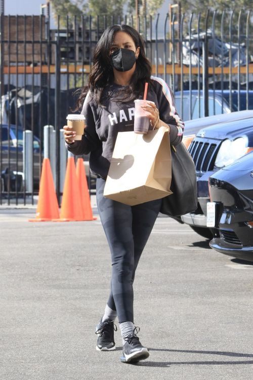 Britt Stewart arrives at Dancing With The Stars Rehearsal Studio in Los Angeles 11/04/2021 5
