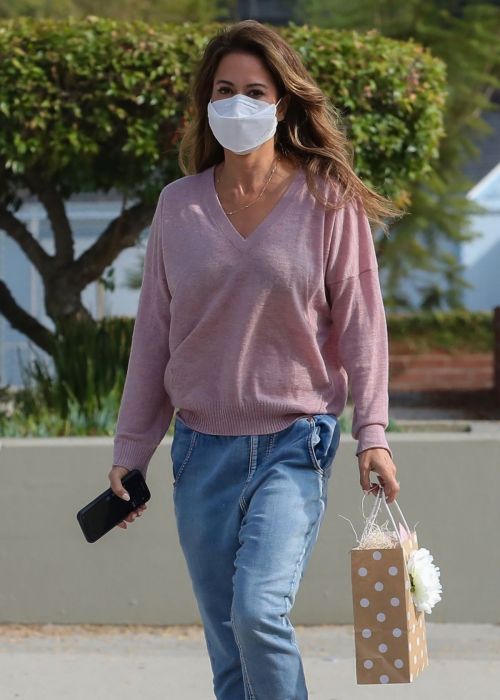 Brooke Burke in Light Pink Sweater Out Shopping for a Gift in Santa Monica 11/19/2021