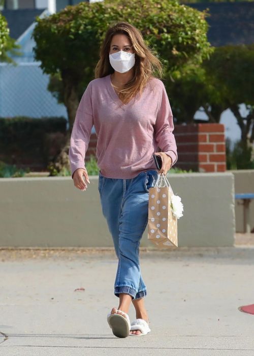 Brooke Burke in Light Pink Sweater Out Shopping for a Gift in Santa Monica 11/19/2021 3