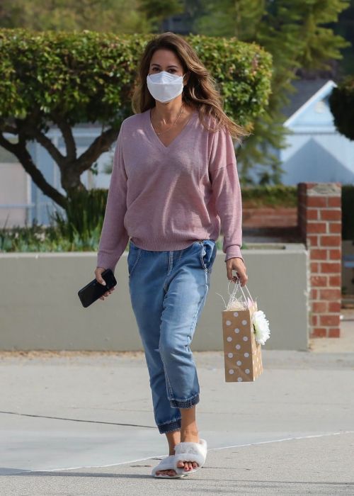 Brooke Burke in Light Pink Sweater Out Shopping for a Gift in Santa Monica 11/19/2021 5
