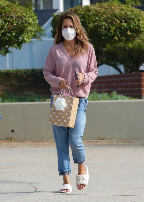 Brooke Burke in Light Pink Sweater Out Shopping for a Gift in Santa Monica 11/19/2021