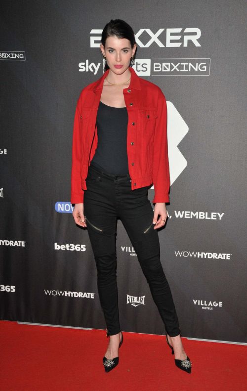Claudia Lavender attends The Boxxer Boxing Tournament at Wembley Arena in London 11/20/2021 1