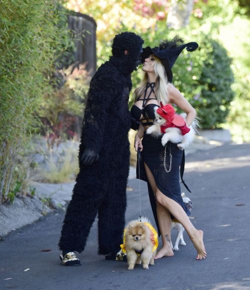 Courtney Stodden walks in 2021 Halloween Dress up in Los Angeles 10/31/2021 3