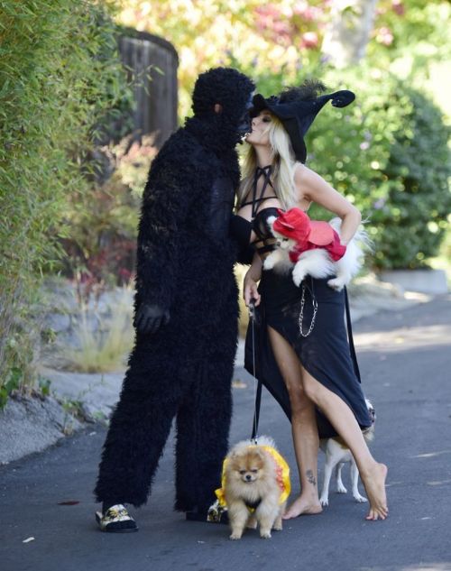 Courtney Stodden walks in 2021 Halloween Dress up in Los Angeles 10/31/2021 6