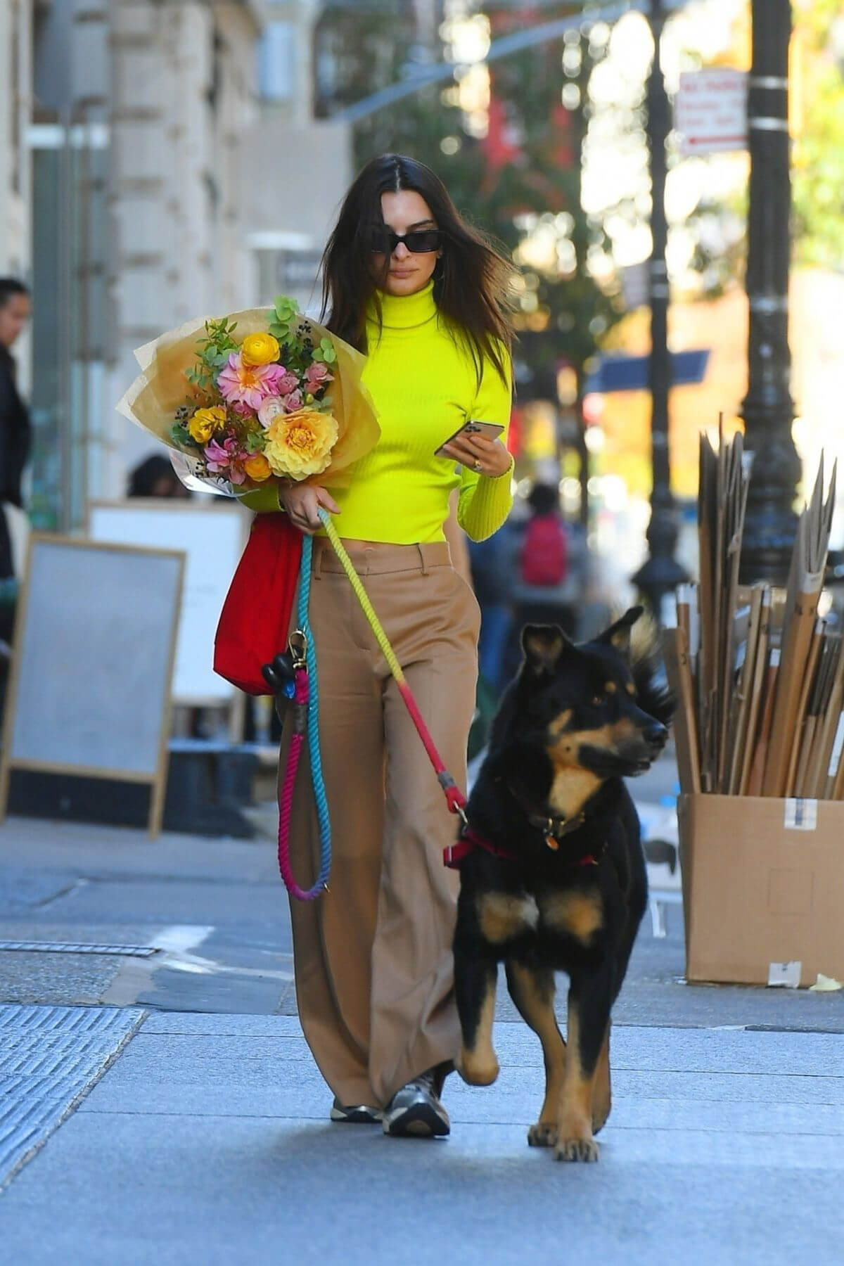 Emily Ratajkowski Out with Her Dog Shopping for Fresh Flowers in New York City 11/18/2021