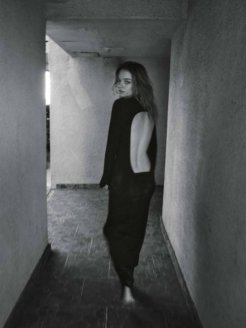 Esme Creed-Miles Photoshoot for ContentMode Magazine, November 2021 Issue 1