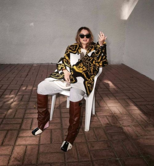 Esme Creed-Miles Photoshoot in ContentMode Magazine, November 2021 Issue 3