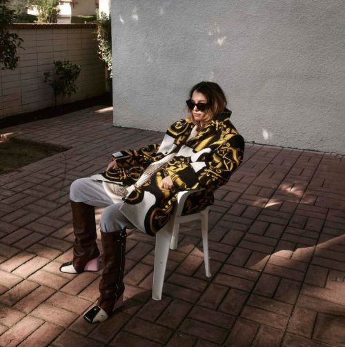 Esme Creed-Miles Photoshoot in ContentMode Magazine, November 2021 Issue 4