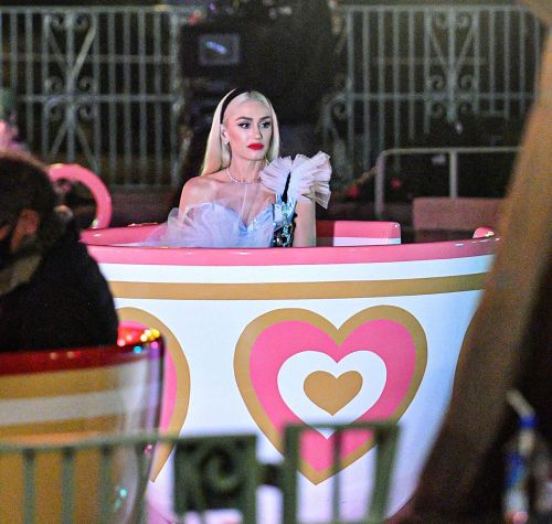 Gwen Stefani as Alice In Wonderland at a Special Performance 11/18/2021 6