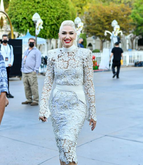 Gwen Stefani as Alice In Wonderland at a Special Performance 11/18/2021 7