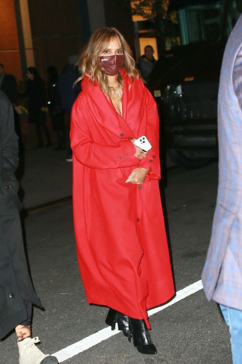 Halle Berry in Red Long Coat Out for Dinner at Scalinatella in New York 11/05/2021 1