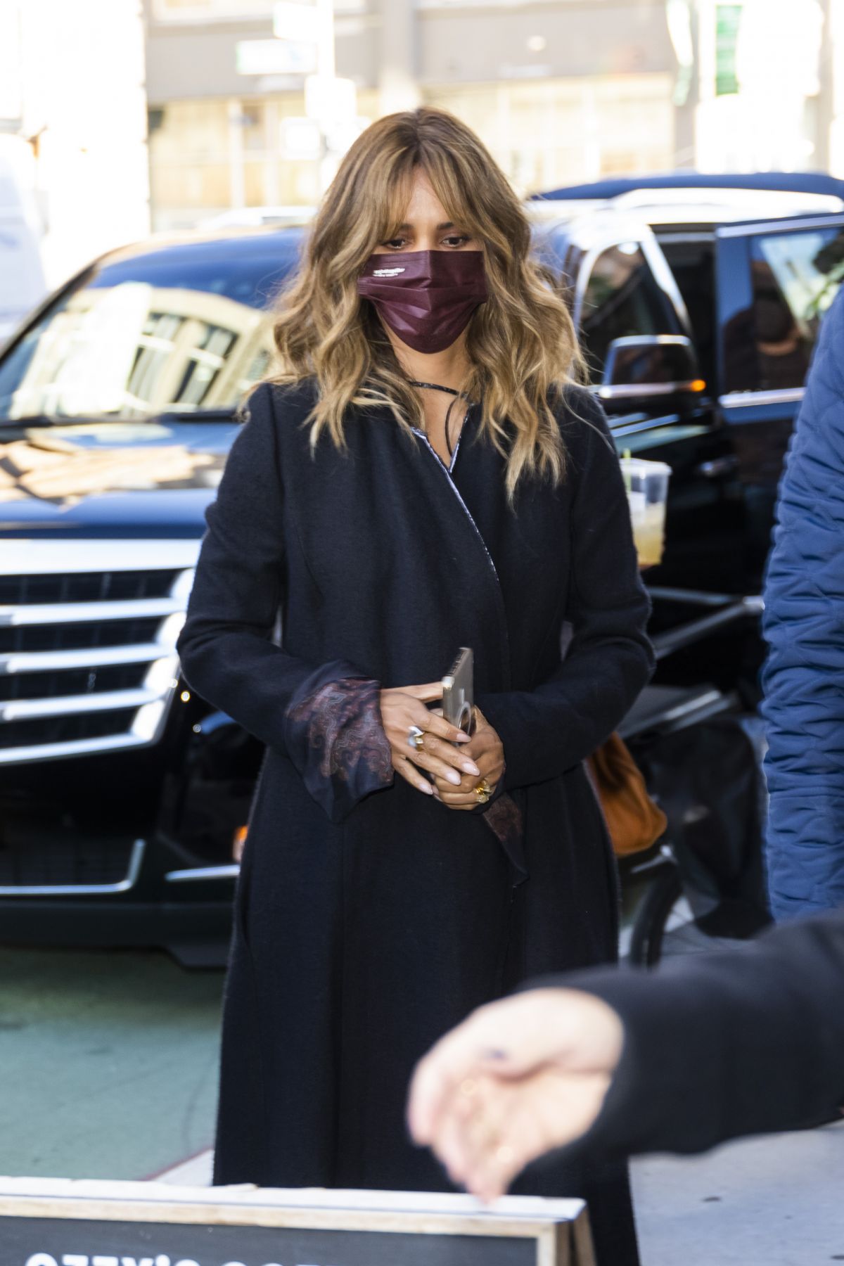 Halle Berry wears Face Mask Heading to a Studio in Brooklyn 11/03/2021