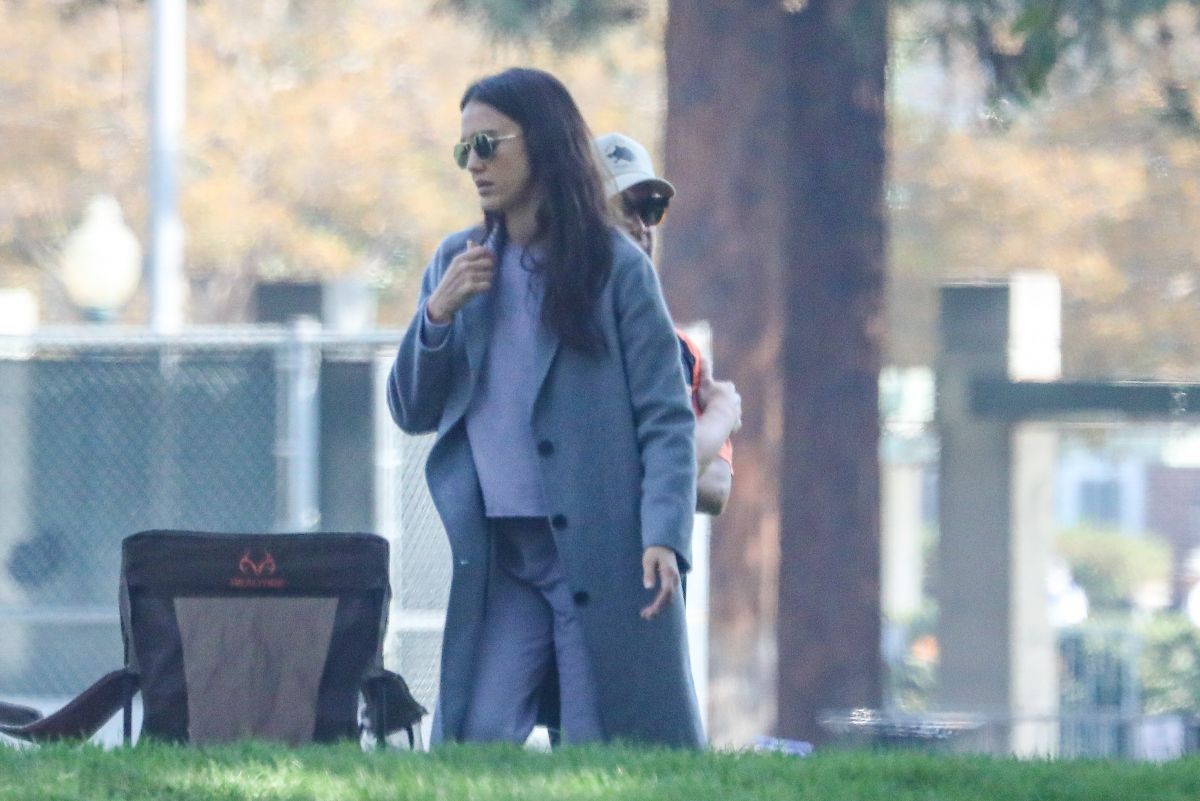 Jessica Alba Out a Park on Halloween Day in Santa Monica 10/31/2021 5