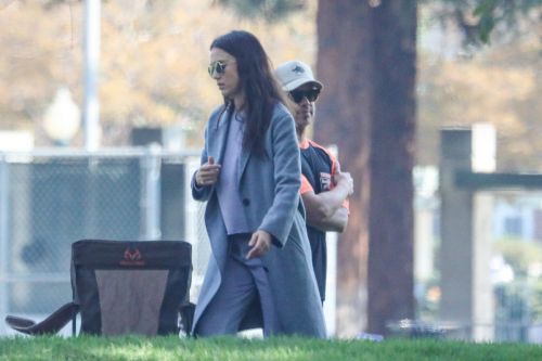 Jessica Alba Out a Park on Halloween Day in Santa Monica 10/31/2021 5