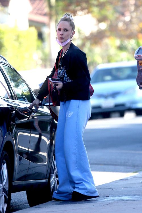 Juno Temple Out Shopping on Melrose in Los Angeles 11/04/2021 2
