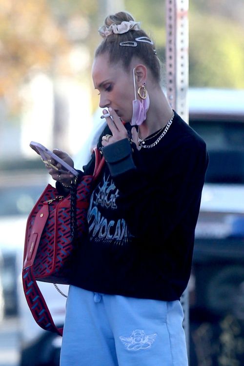 Juno Temple Out Shopping on Melrose in Los Angeles 11/04/2021 5