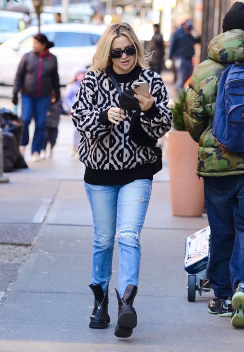 Kate Hudson in Denim and Black and White Sweater Out in New York 11/05/2021