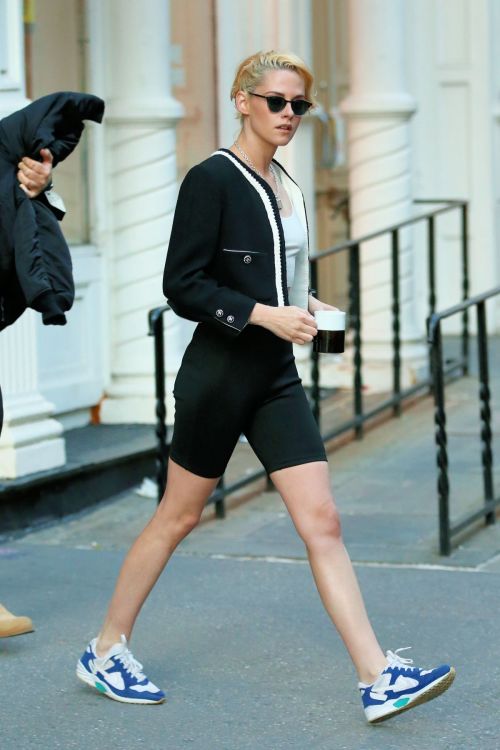 Kristen Stewart in Stylish Dress Out and About in New York 11/04/2021 2
